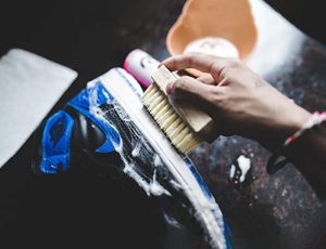 Cách vệ sinh giày sneaker bạn có thể chưa biết .